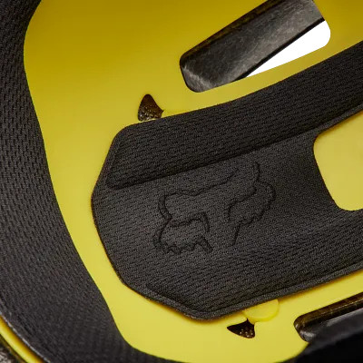 Casque en m&eacute;tal argent&eacute; pour les jeunes