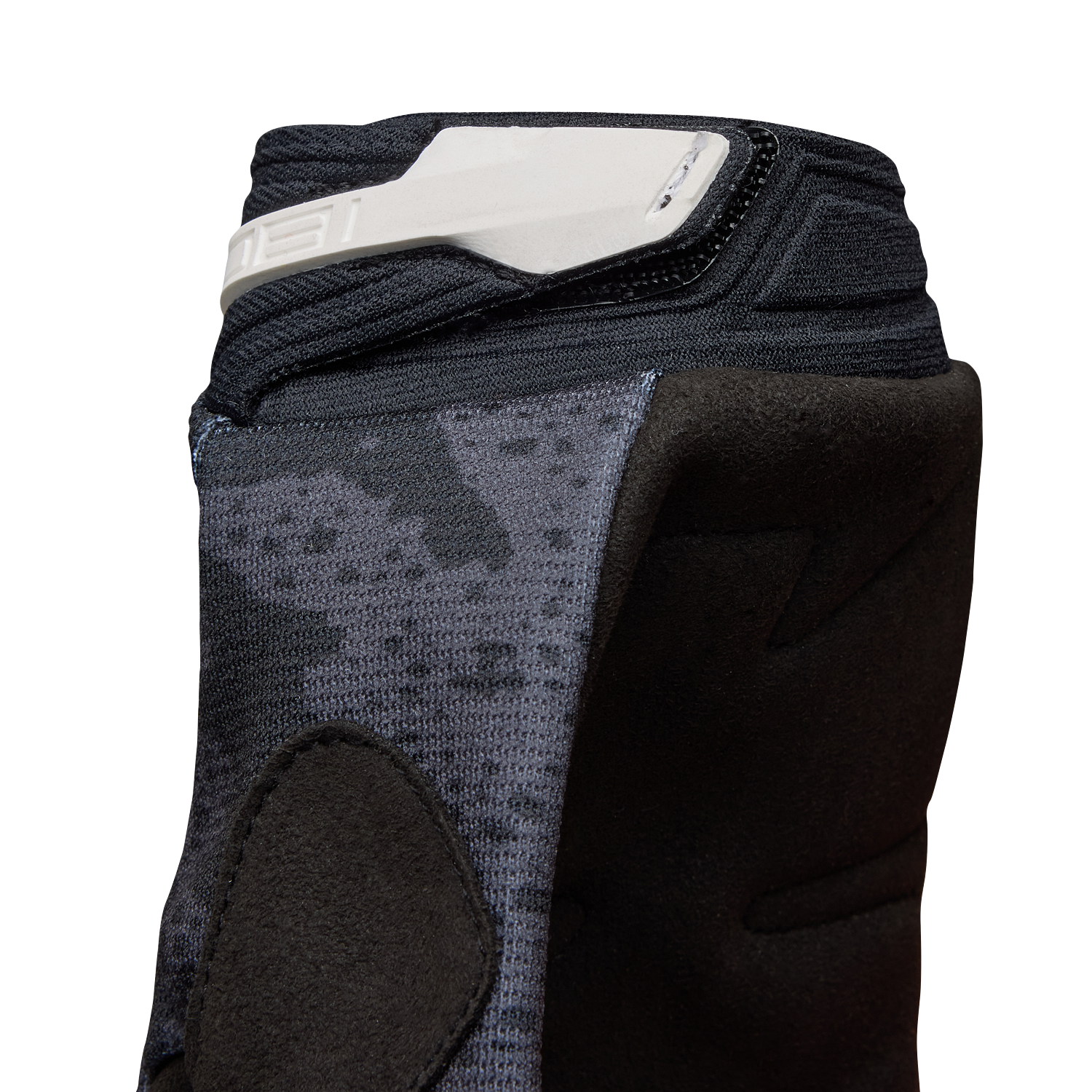 180 BNKR Glove