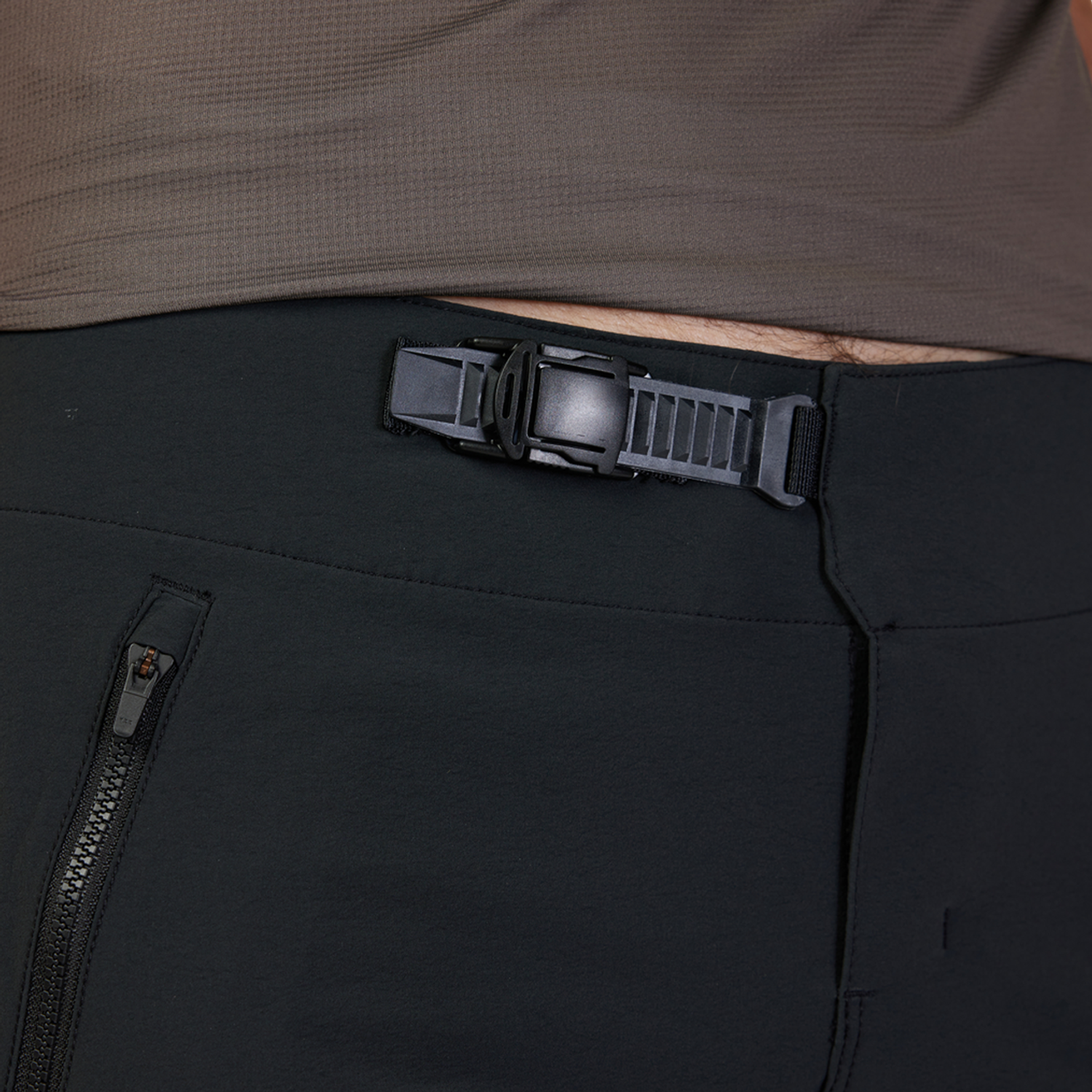 FLEXAIR SHORT W/ LINER [BLK] 34