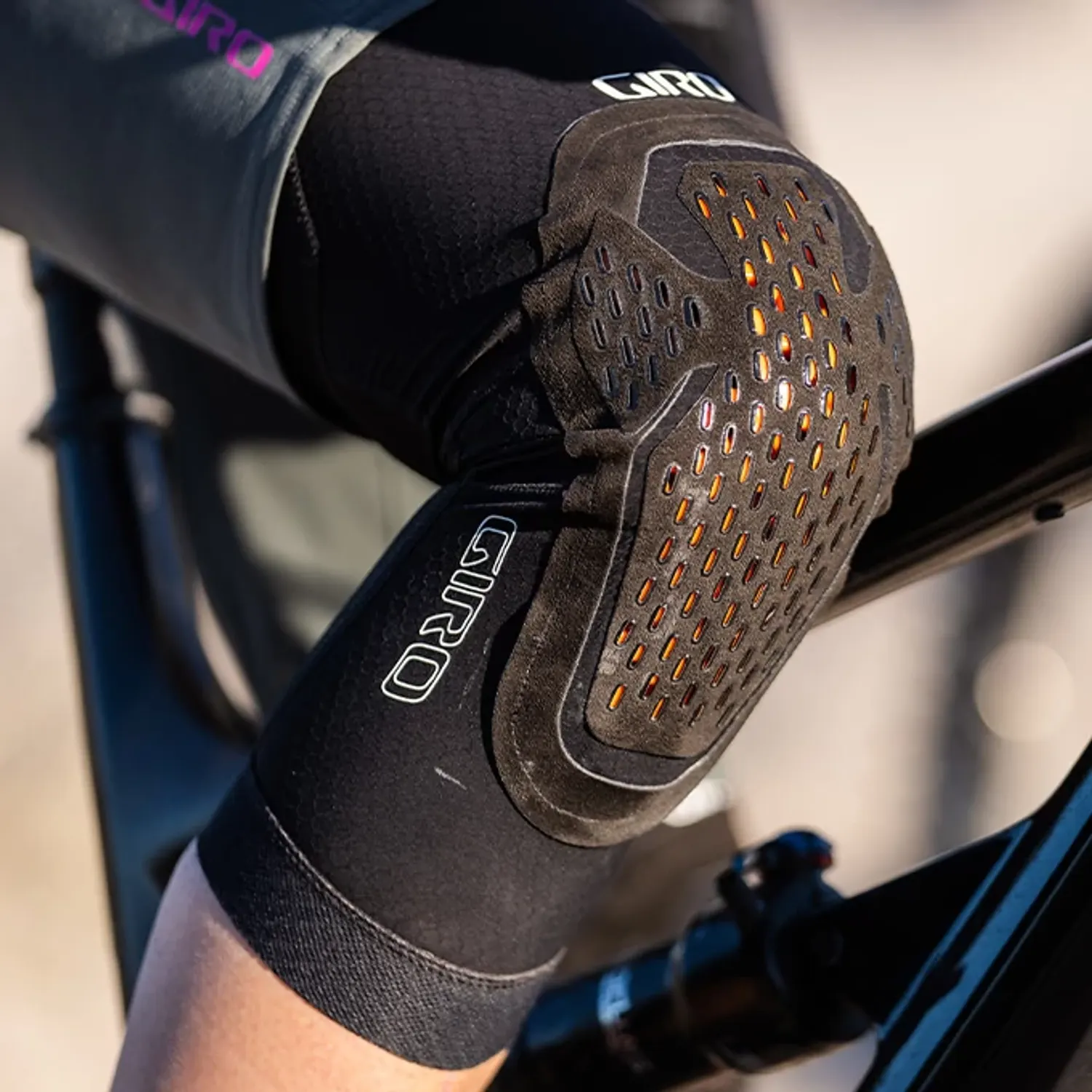 GA LOAM KNEE SLEEVE BK L 24