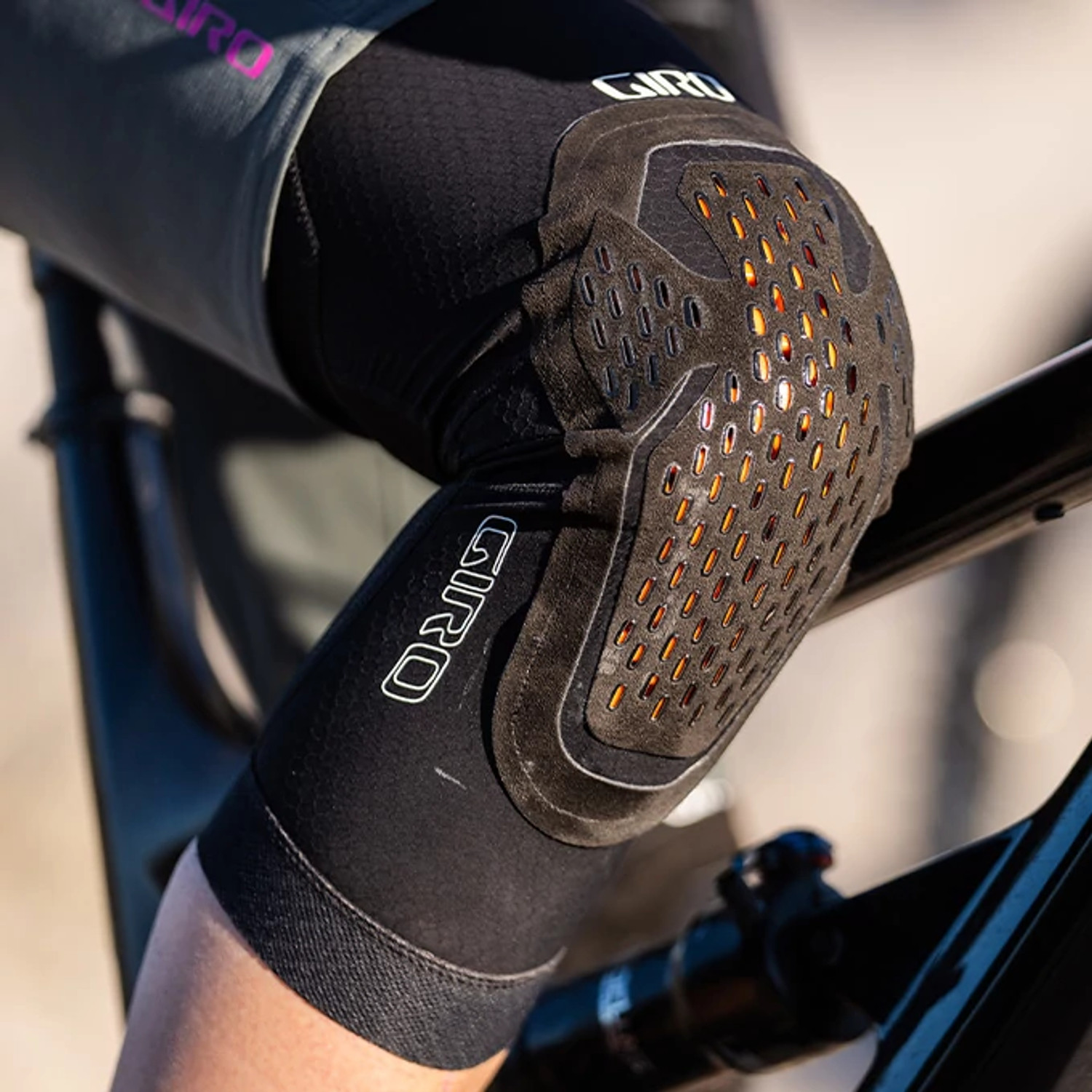 GA LOAM KNEE SLEEVE BK L 24