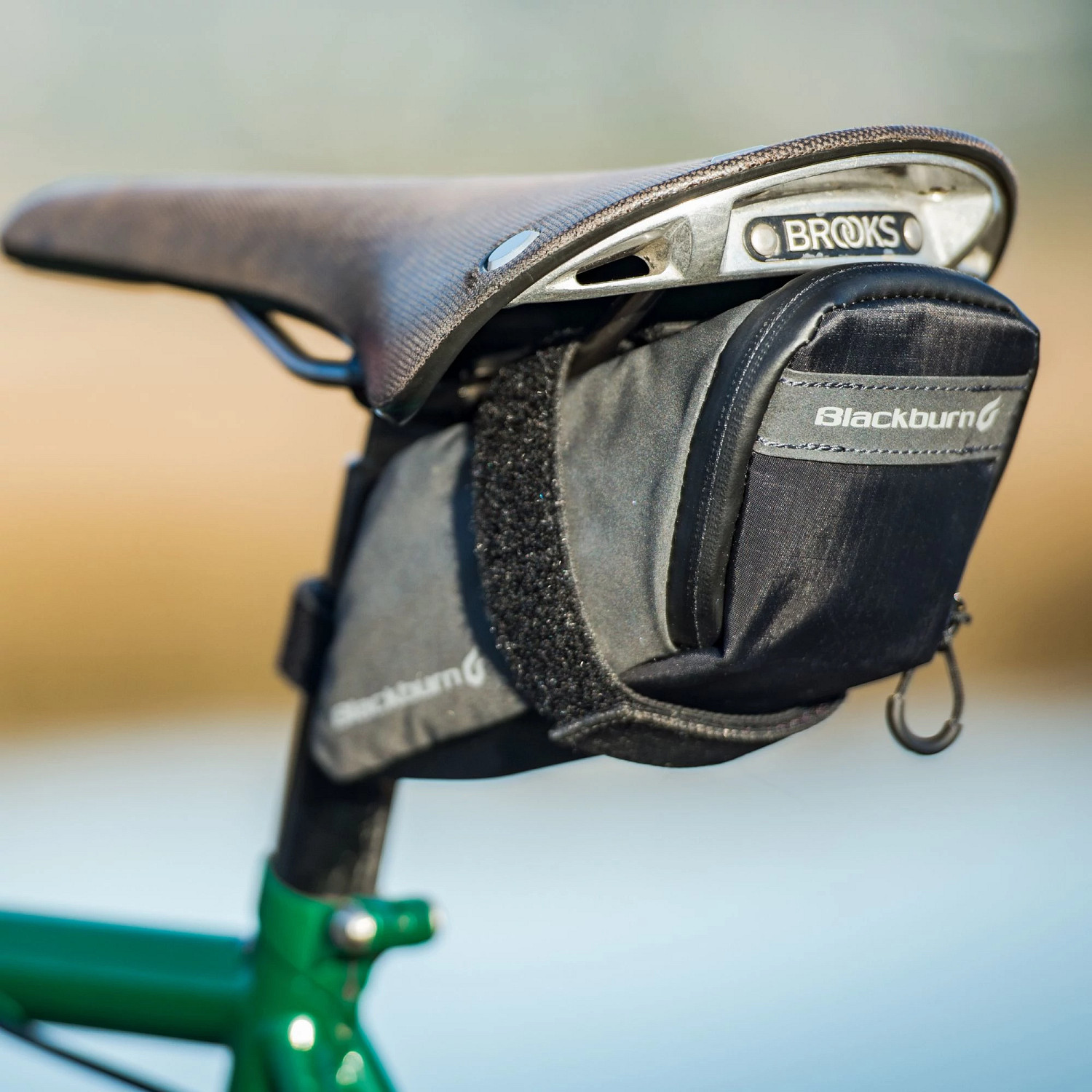 BBN GRID MEDIUM SEAT BAG BLK REFLCTVE 25